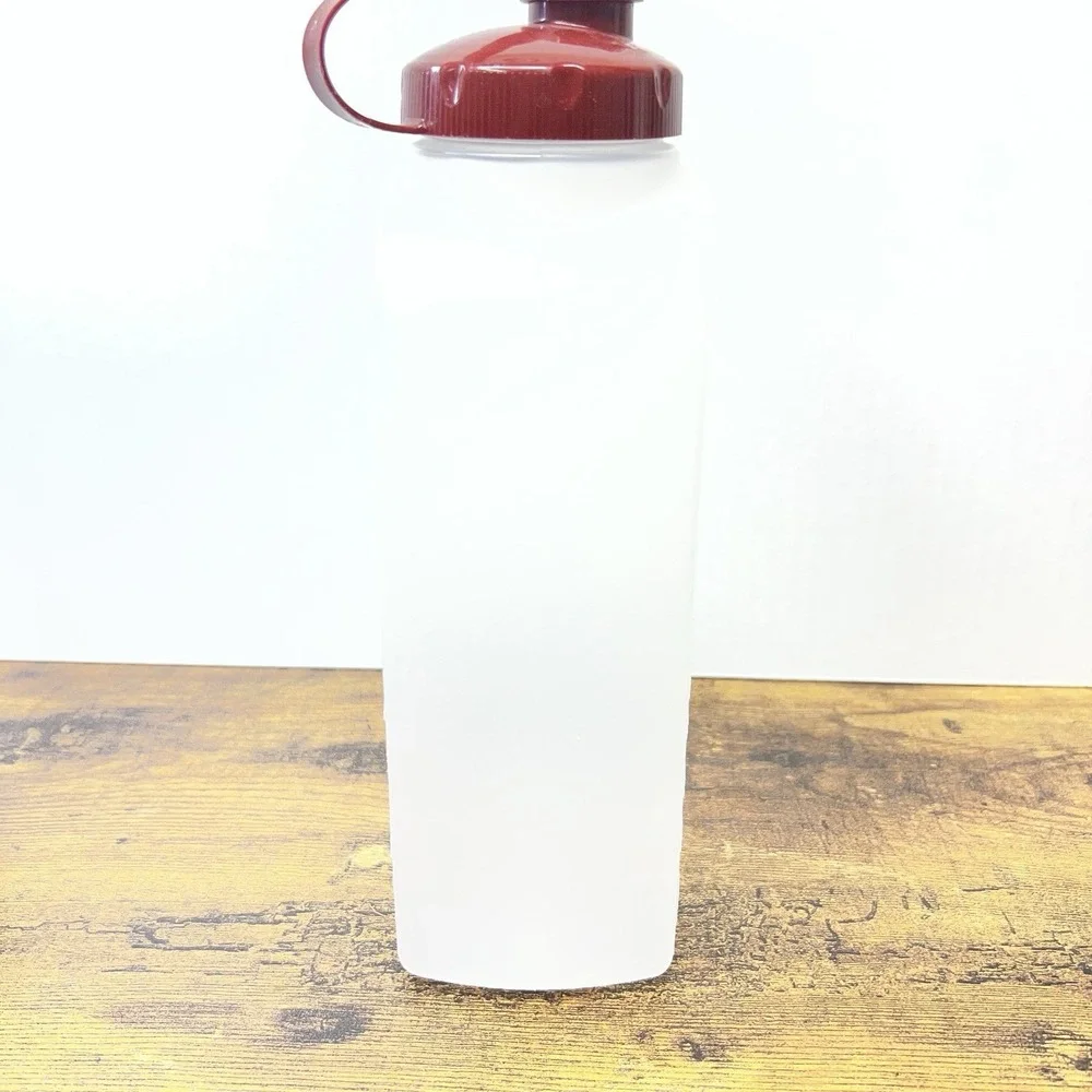 Rubbermaid 2 Quart 64 Oz Servin SaverPitcher Bottle Red Lid Made In‎ USA